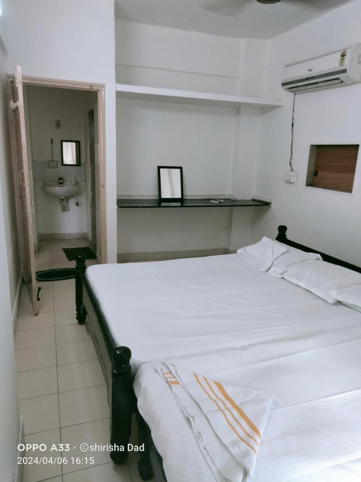 Vasavi Nivas Hotel Tirupati Buitenkant foto