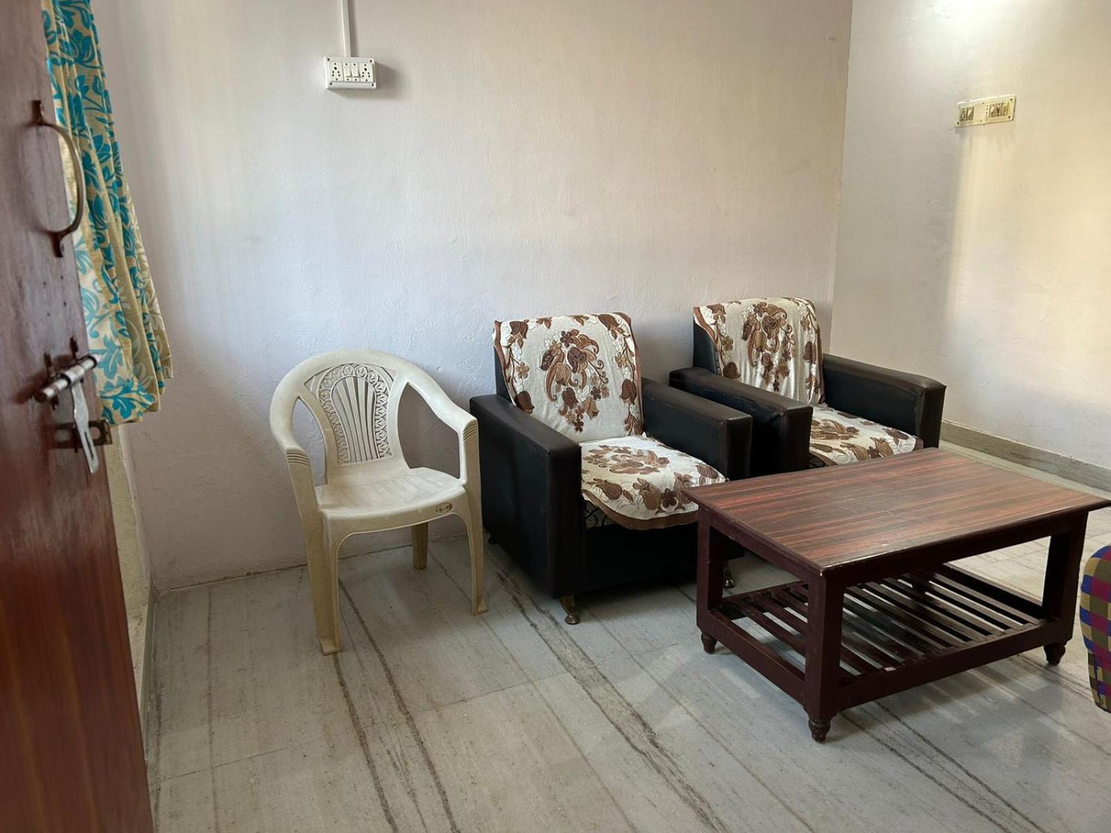Vasavi Nivas Hotel Tirupati Buitenkant foto
