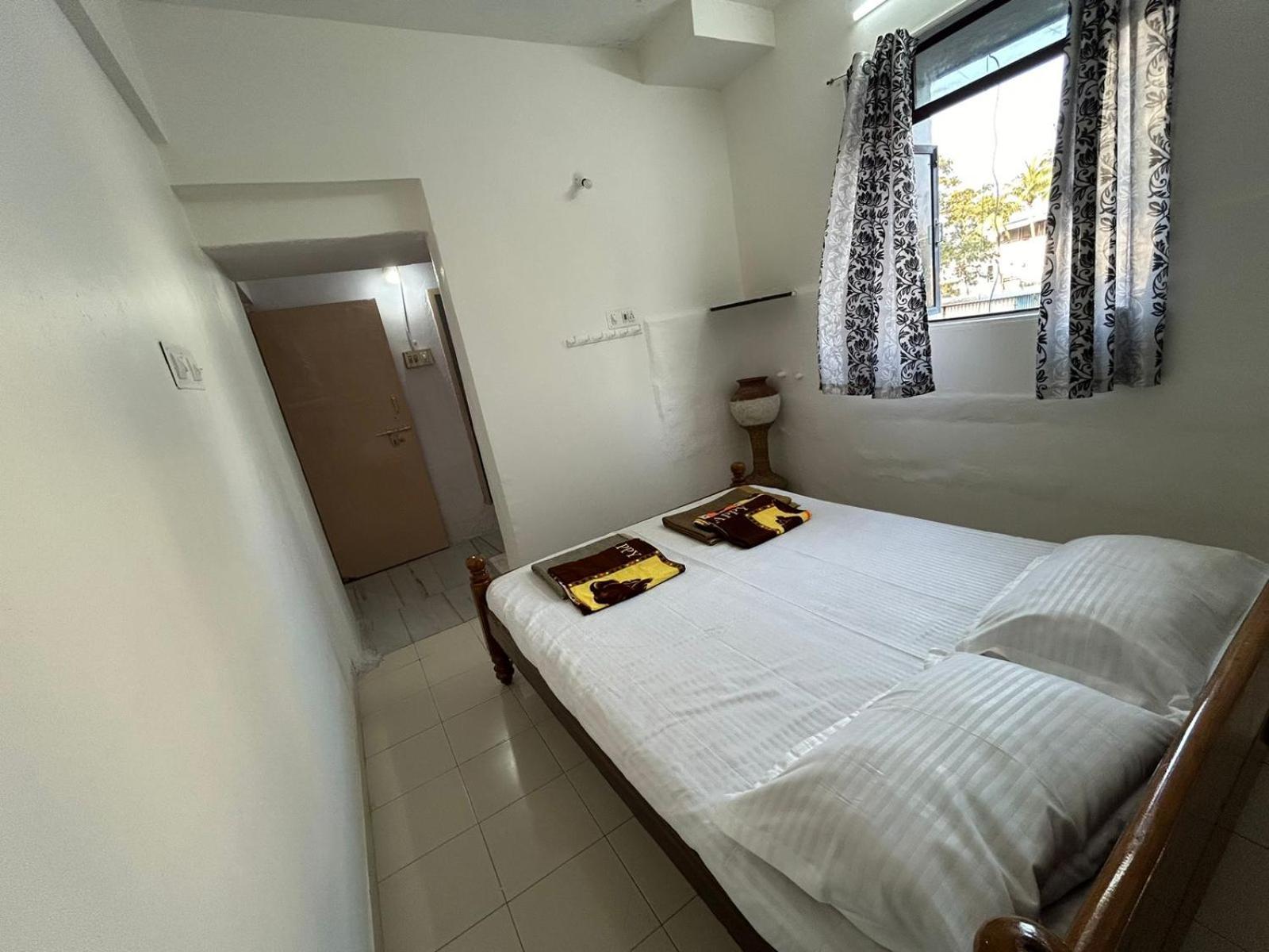 Vasavi Nivas Hotel Tirupati Buitenkant foto