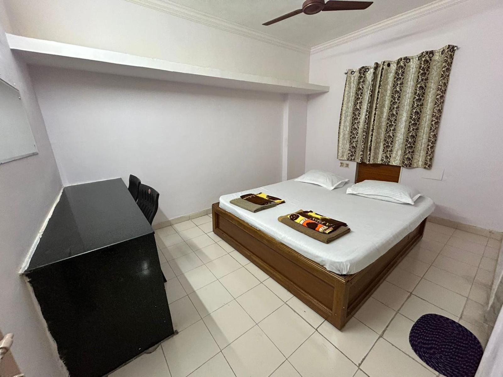 Vasavi Nivas Hotel Tirupati Buitenkant foto