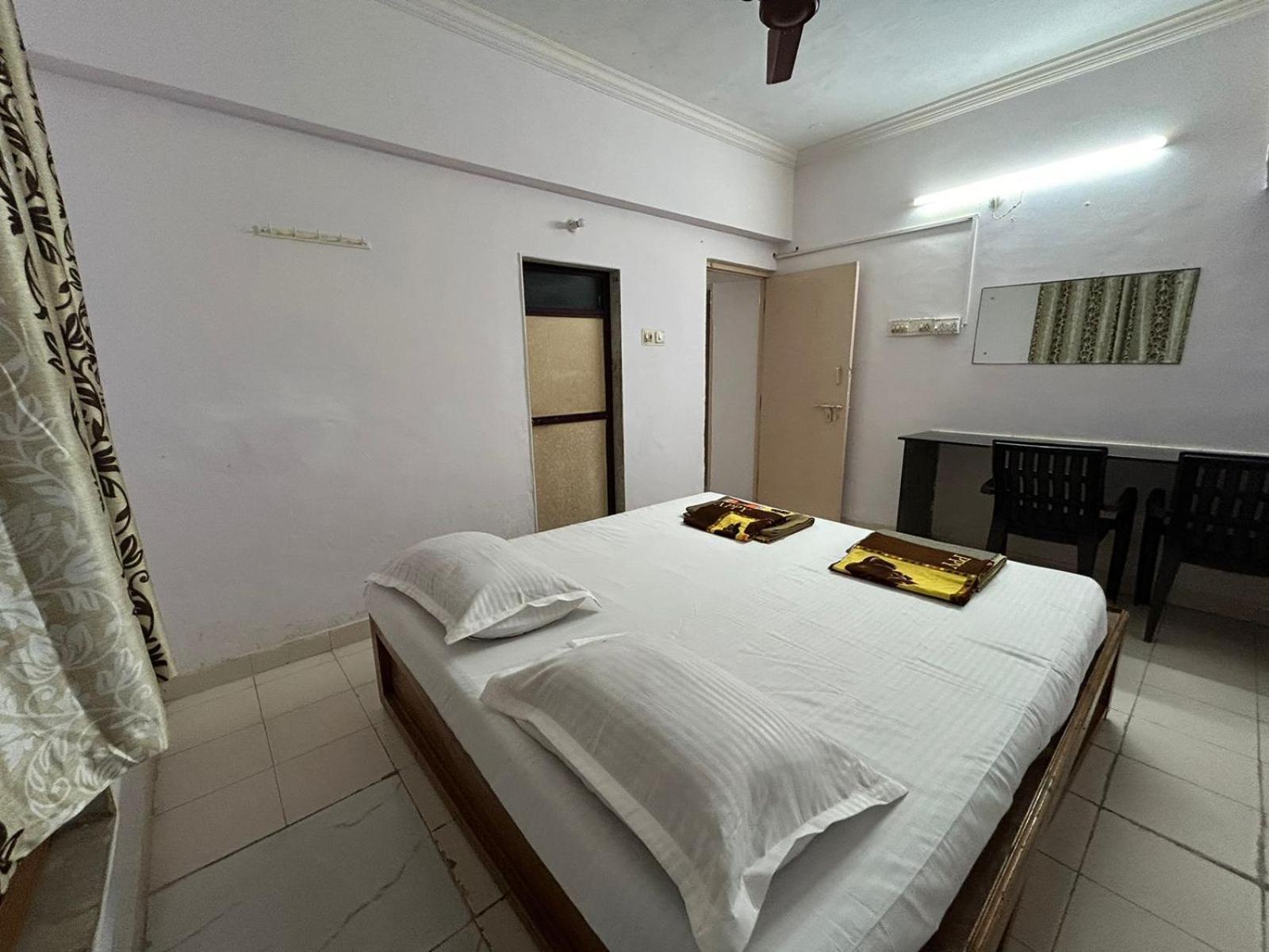 Vasavi Nivas Hotel Tirupati Buitenkant foto